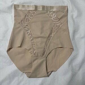Under Where Shaping Underwear Small 
1 piece